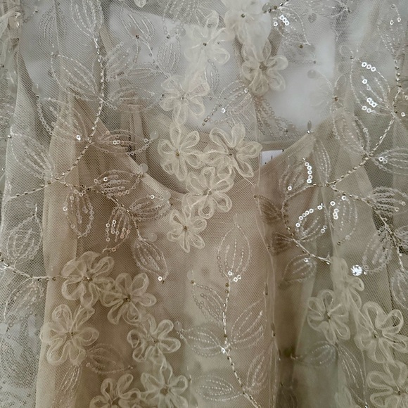 Paris Atelier - by & Other Stories Ethereal Beige Floral Lace Blouse with Sequin - Picture 2 of 10